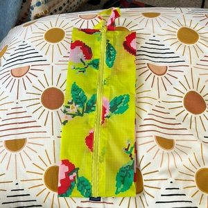 Medium Baggu Needlepoint Apple Pouch 3D Zip Set